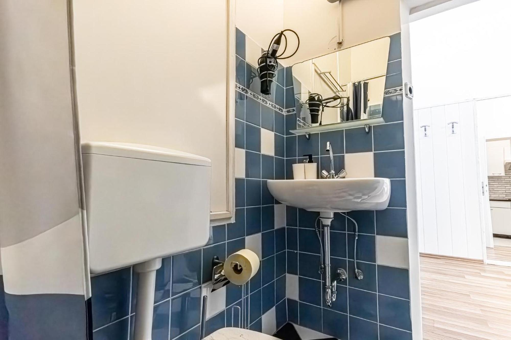 Explore Vienna: 1Br Retreat Near Westbahnhof Εξωτερικό φωτογραφία