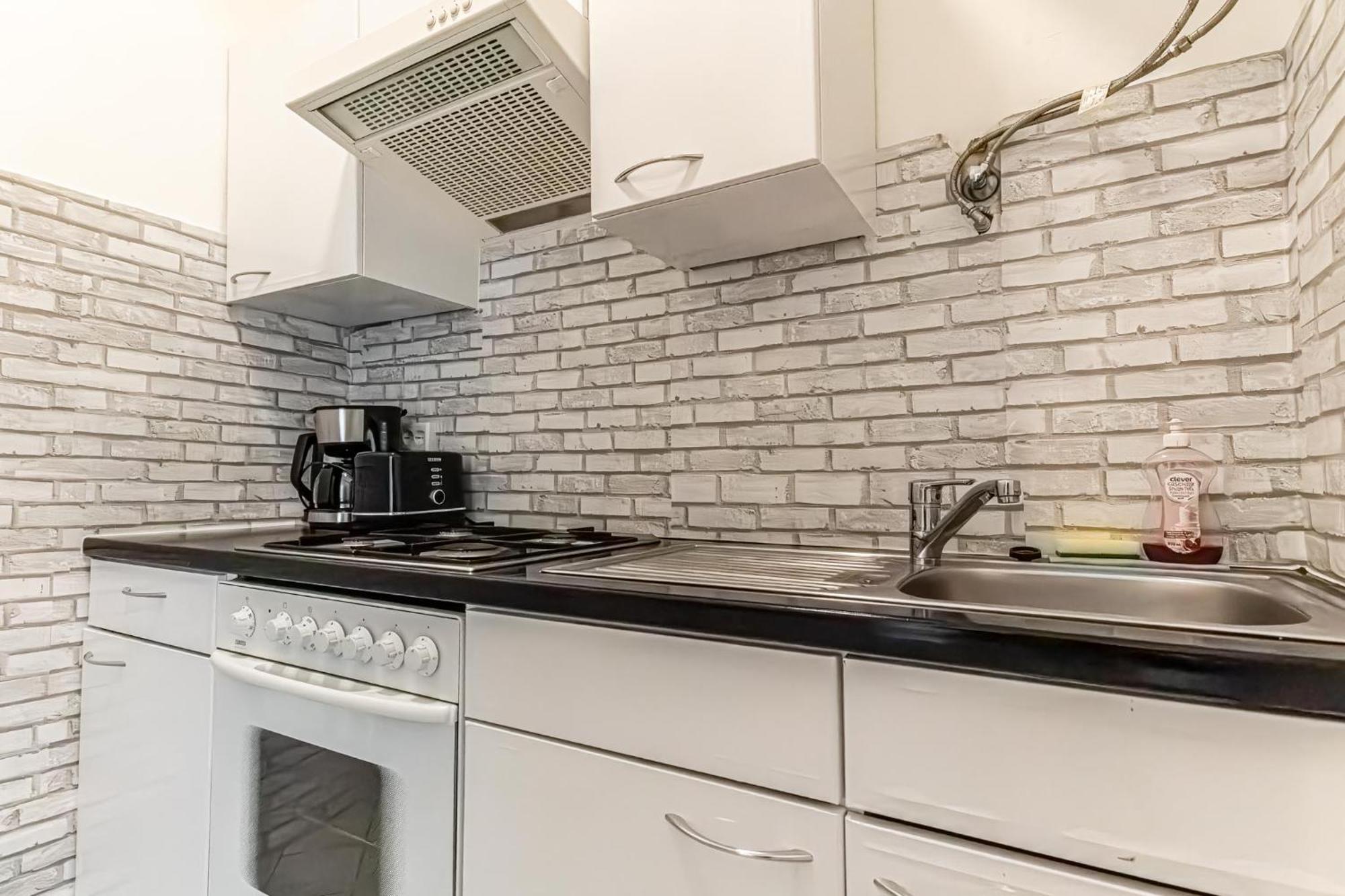 Explore Vienna: 1Br Retreat Near Westbahnhof Εξωτερικό φωτογραφία